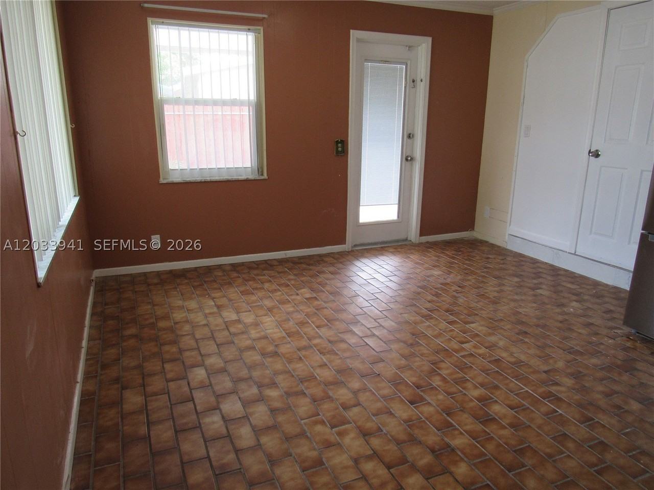 2016 Sw 37th Ave #1 - Photo 3 of 17