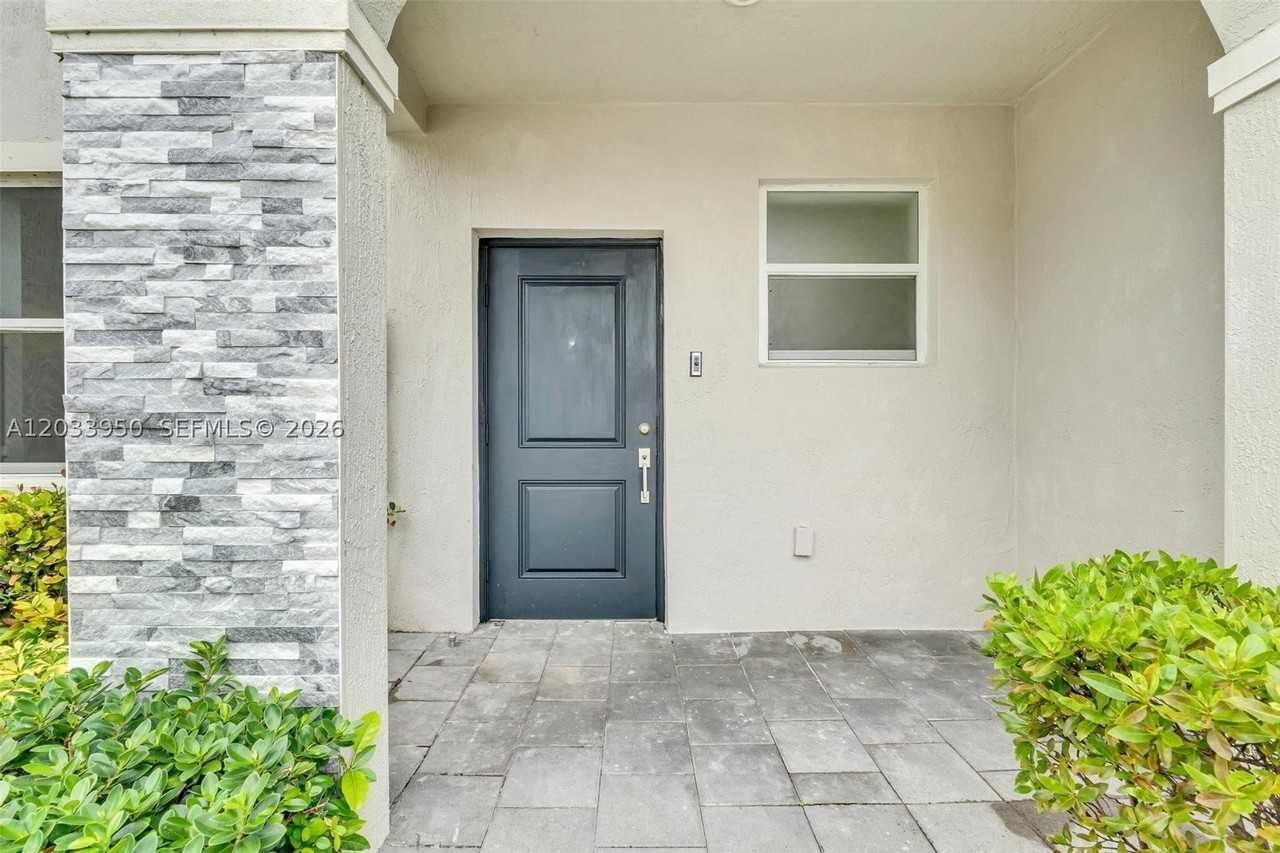 1791 Se 27th Ter #1791 - Photo 3 of 30