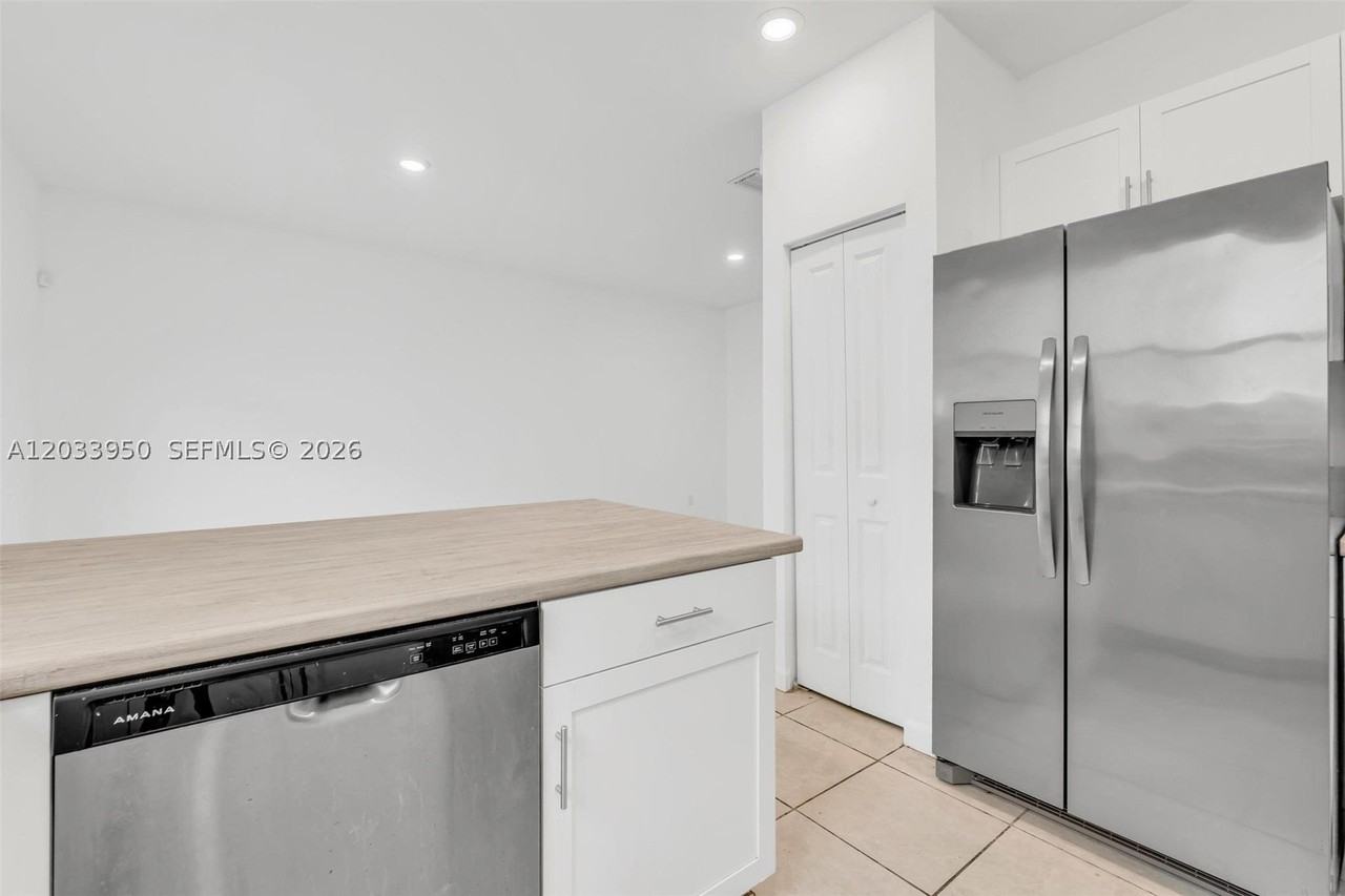 1791 Se 27th Ter #1791 - Photo 5 of 30