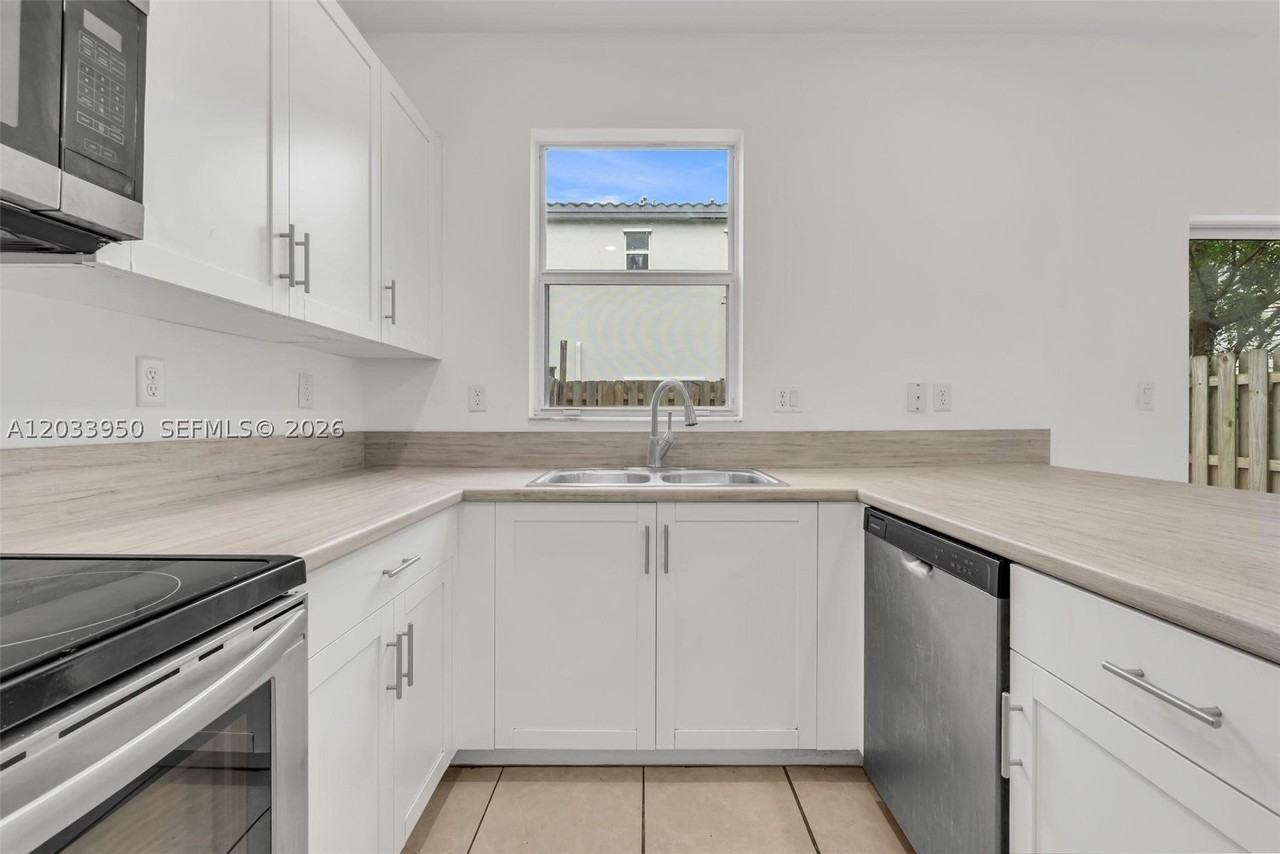 1791 Se 27th Ter #1791 - Photo 7 of 30