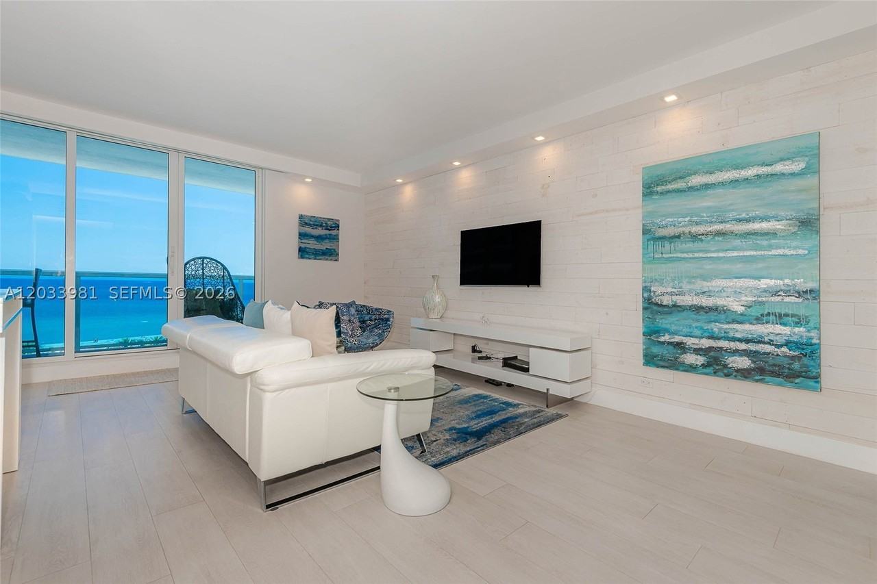 2301 Collins Ave #941 - Photo 2 of 27