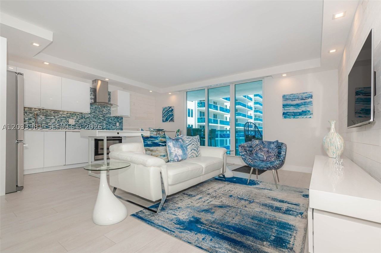 2301 Collins Ave #941 - Photo 4 of 27