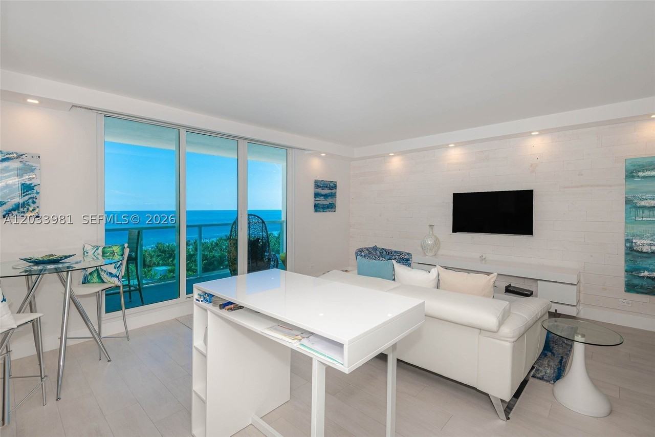 2301 Collins Ave #941 - Photo 6 of 27