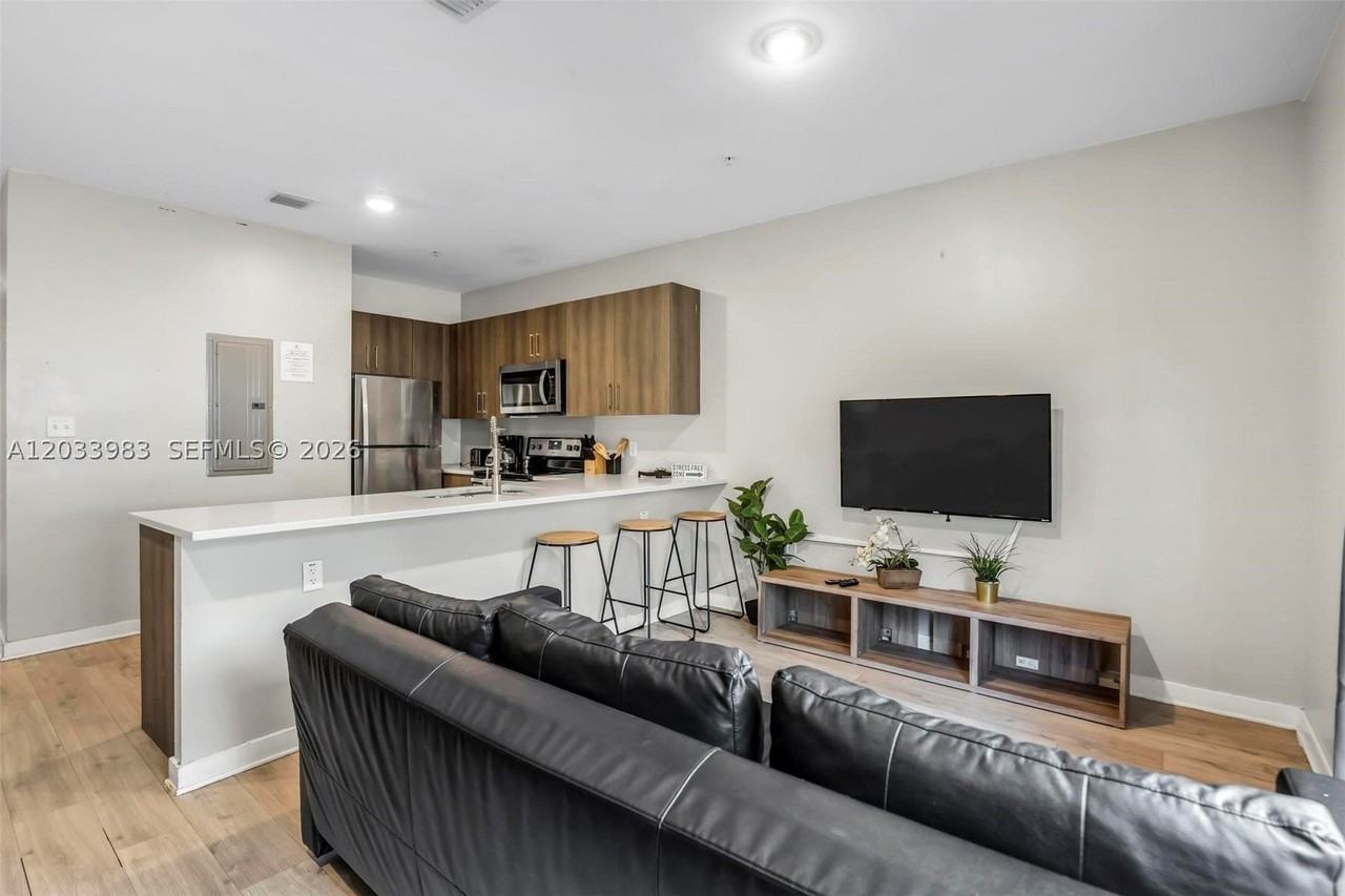 171 Nw 158th St #6 - Photo 5 of 27