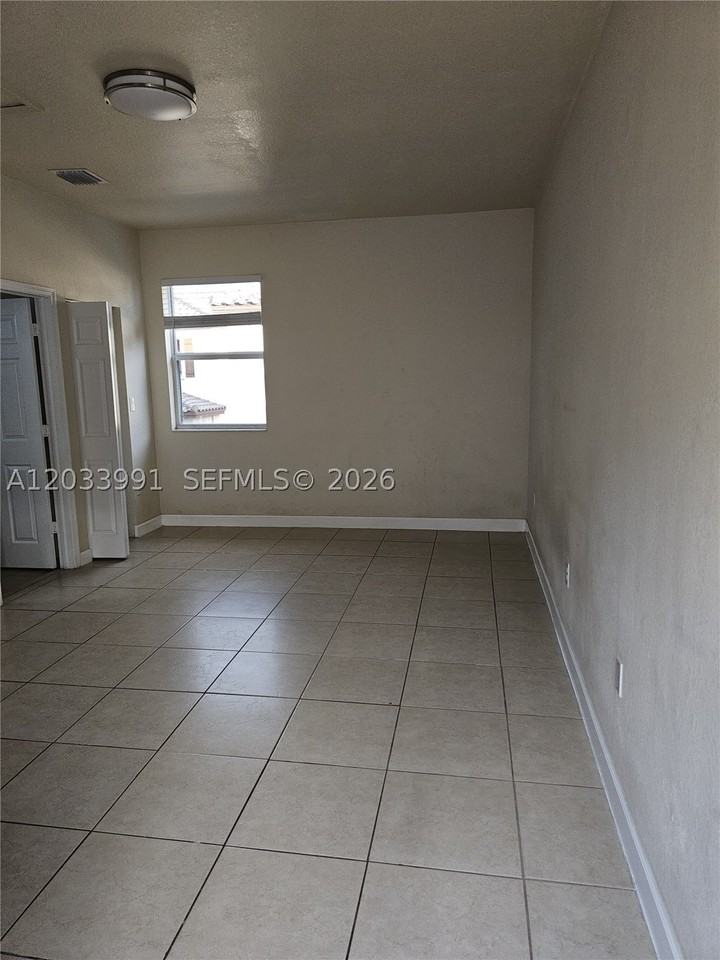 17066 Sw 95th Ter - Photo 2 of 11