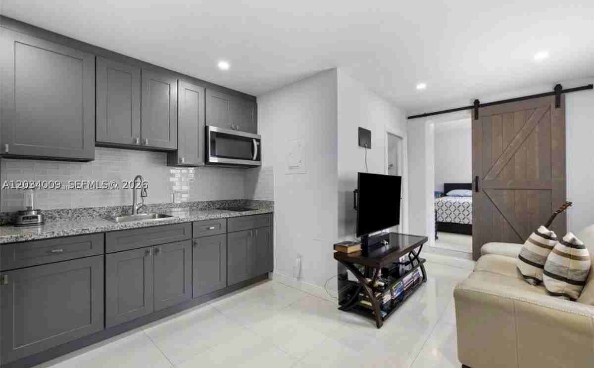 6010 Nw 38th St #1 - Photo 4 of 6
