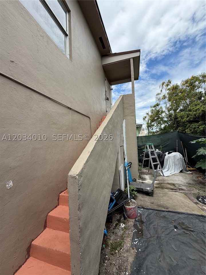 1579 Nw 68th St #B - Photo 3 of 9