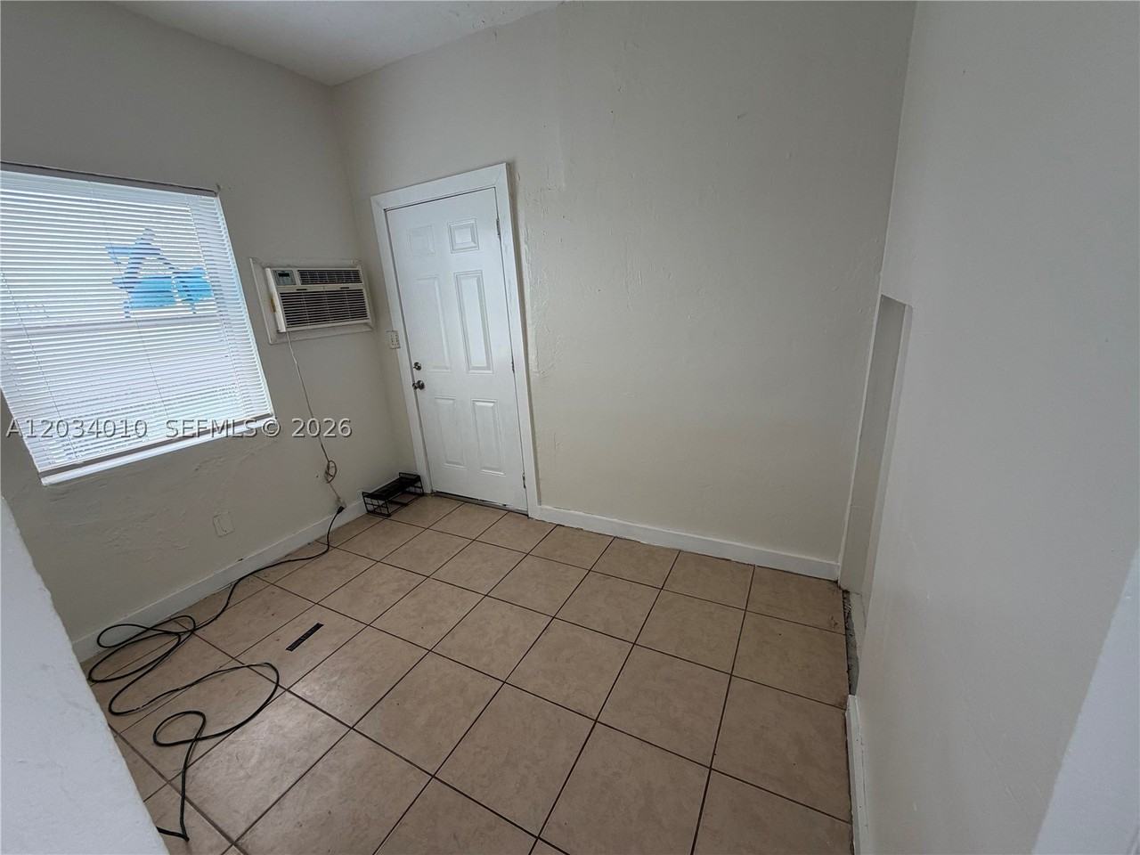 1579 Nw 68th St #B - Photo 4 of 9
