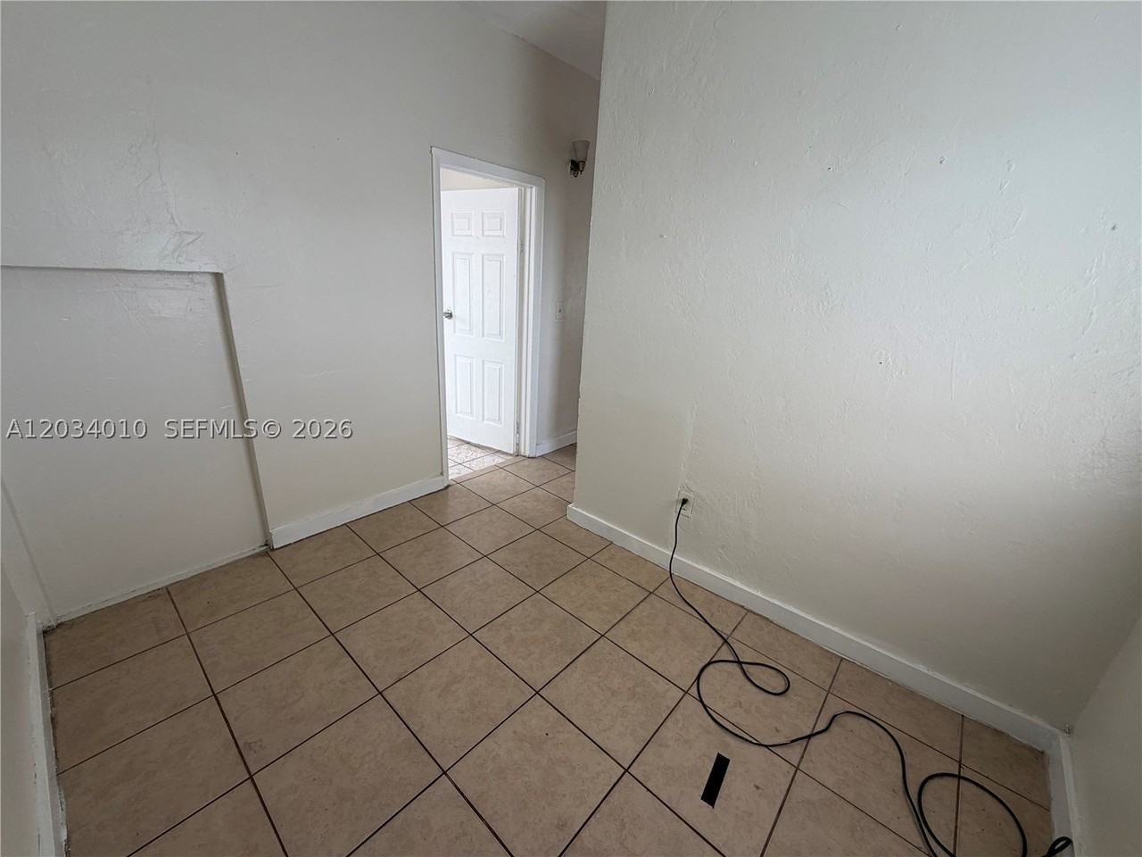 1579 Nw 68th St #B - Photo 5 of 9