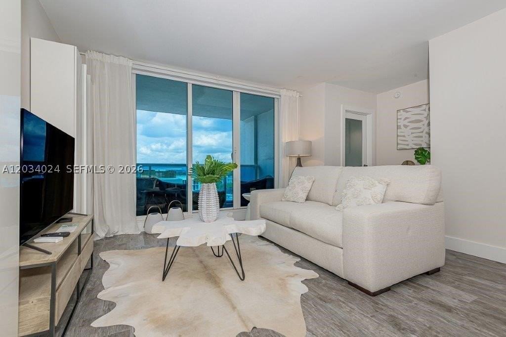 2301 Collins Ave #926 - Photo 5 of 33