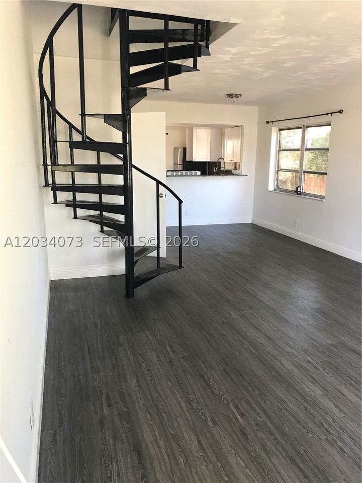2444 Sw 58th Mnr - Photo 3 of 23