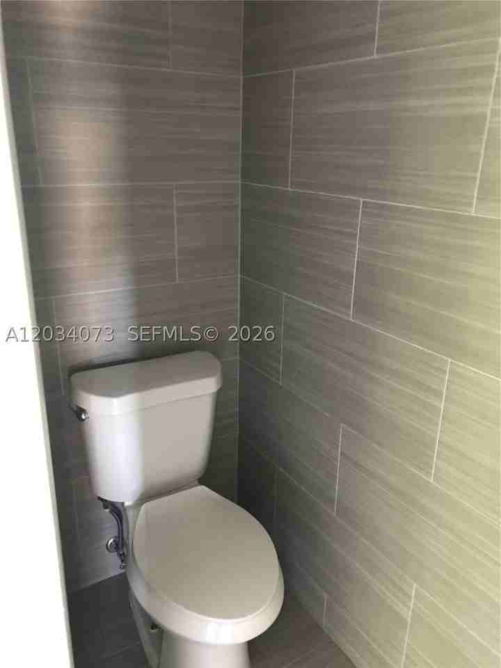 2444 Sw 58th Mnr - Photo 5 of 23