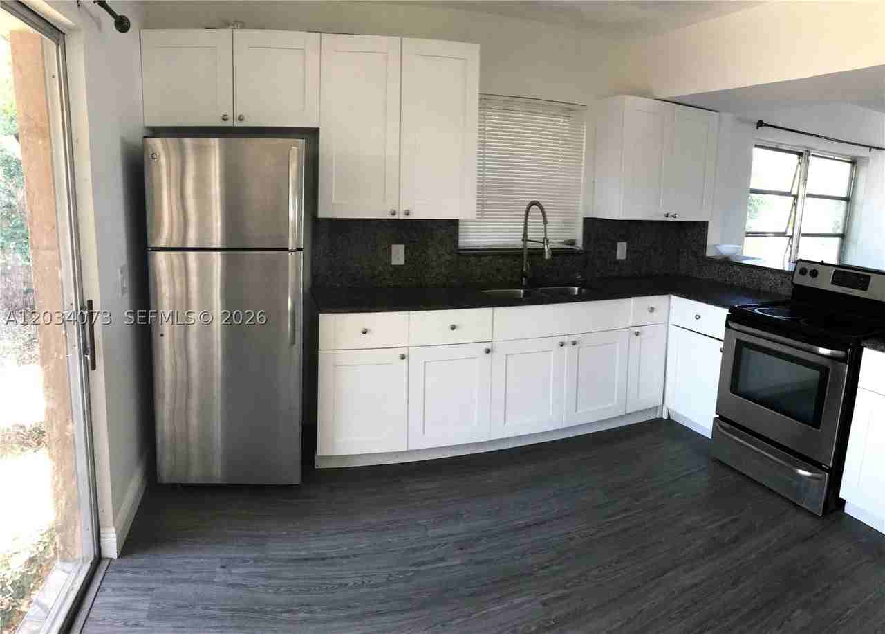 2444 Sw 58th Mnr - Photo 6 of 23