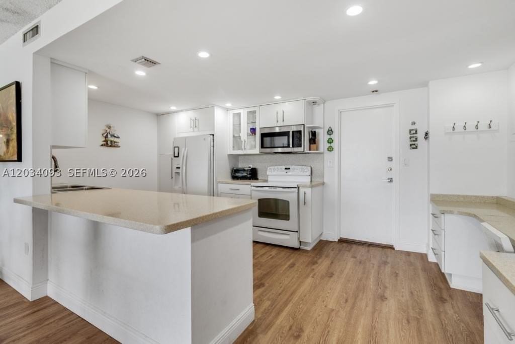 199 Ocean Lane Dr #1006 - Photo 6 of 12