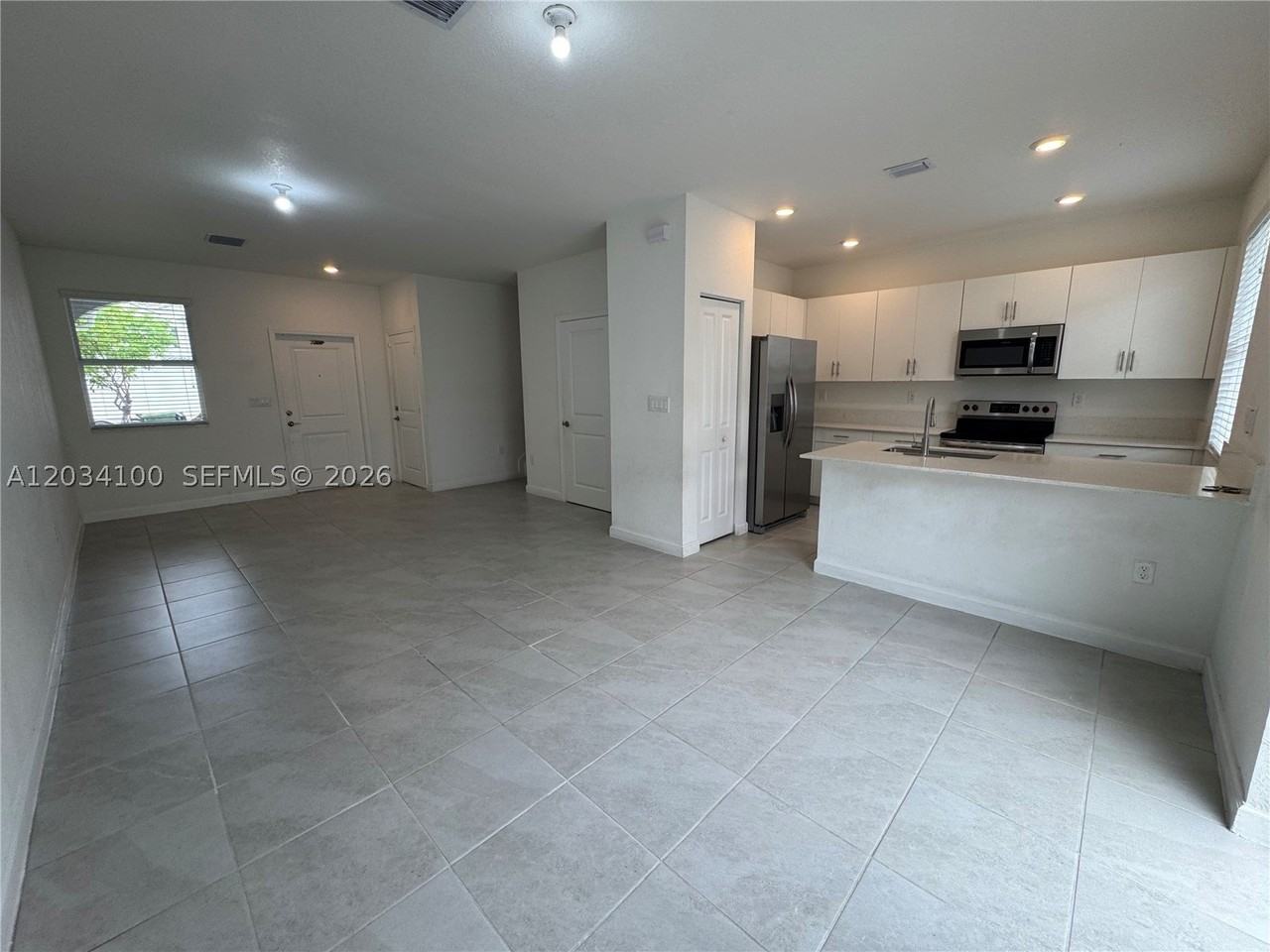 2609 Se 11th St #2609 - Photo 3 of 18