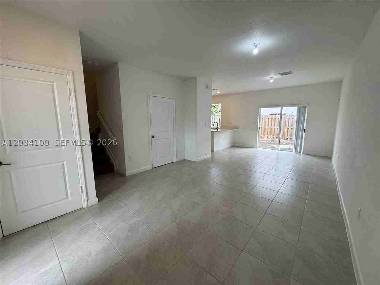 2609 Se 11th St #2609 - Photo 4 of 18