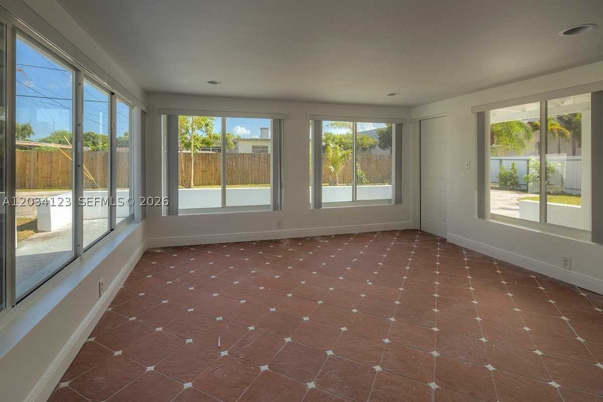 160 Nw 199th St #1 - Photo 6 of 20