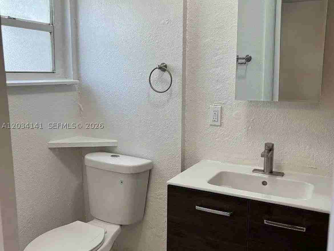 2205 Roosevelt St #3 - Photo 2 of 5