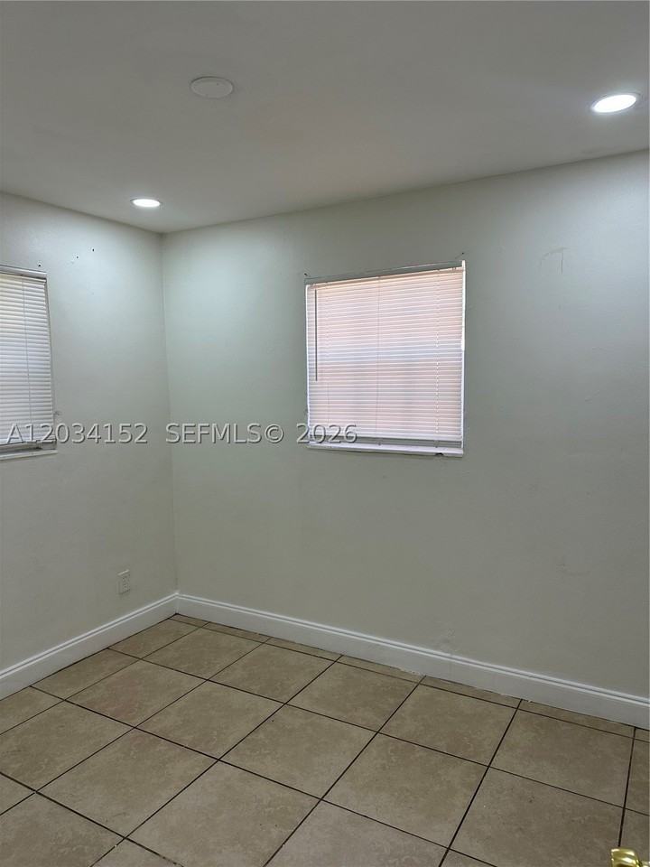4141 Sw 32nd Dr #0 - Photo 5 of 13