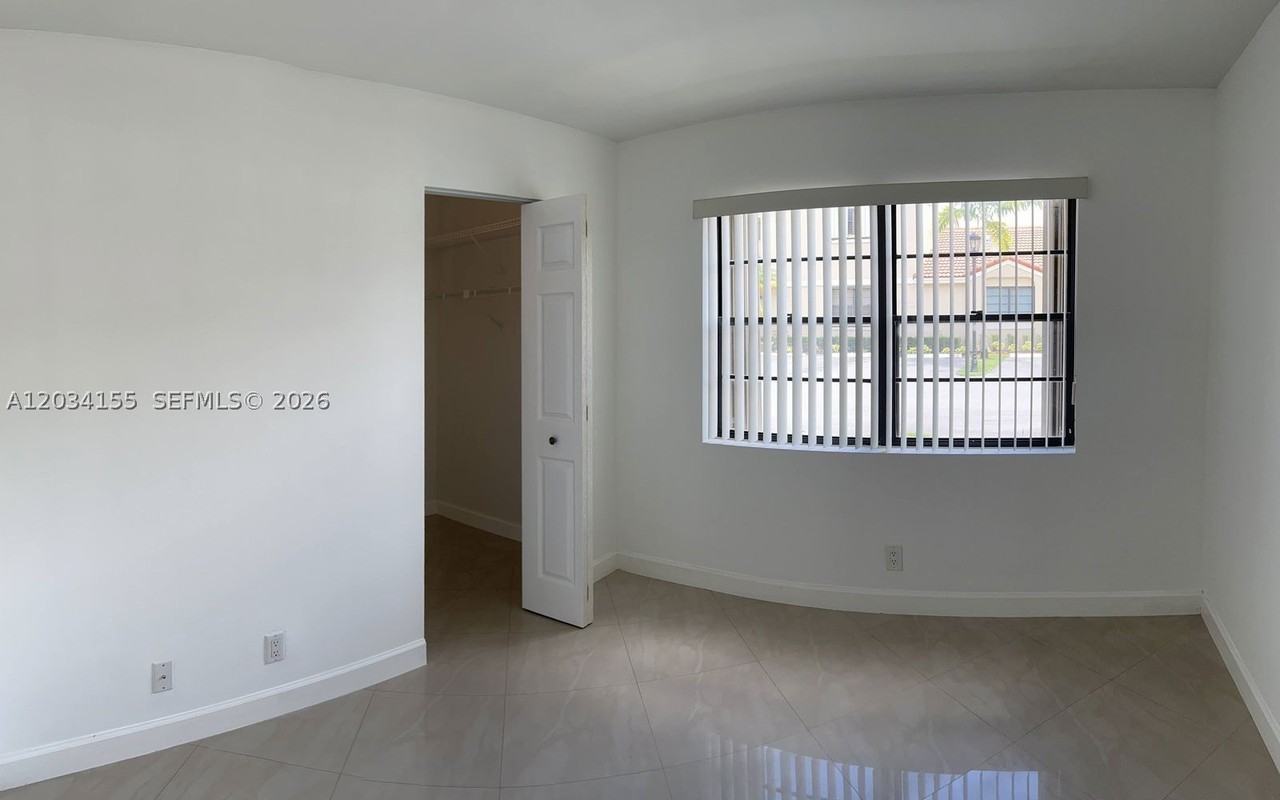 6361 Nw 170th Ln - Photo 3 of 11