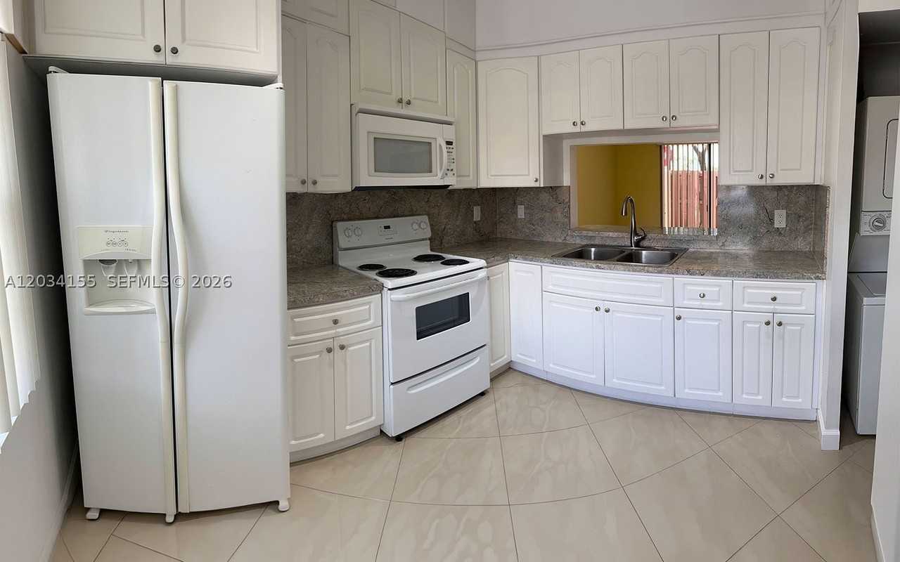 6361 Nw 170th Ln - Photo 6 of 11