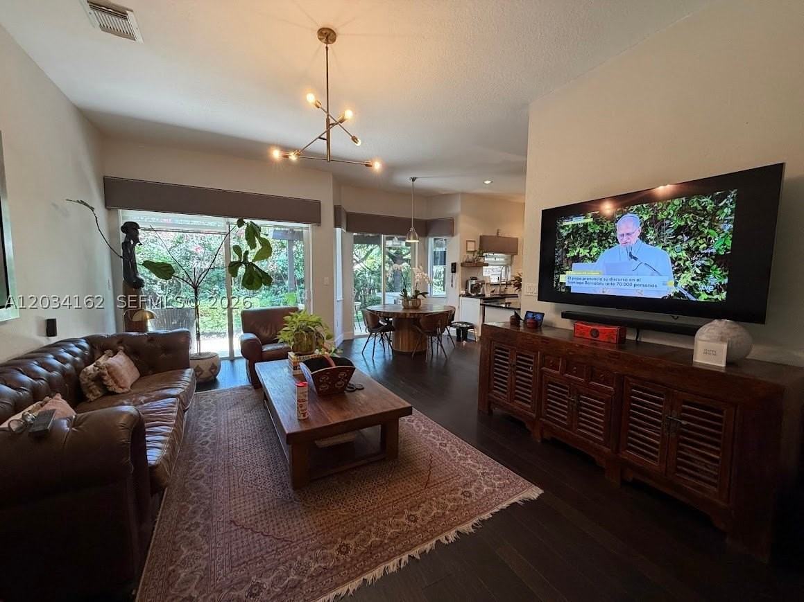 10900 Nw 72nd St - Photo 7 of 27
