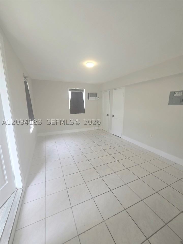 1112 Sw 11th St #2 - Photo 2 of 7