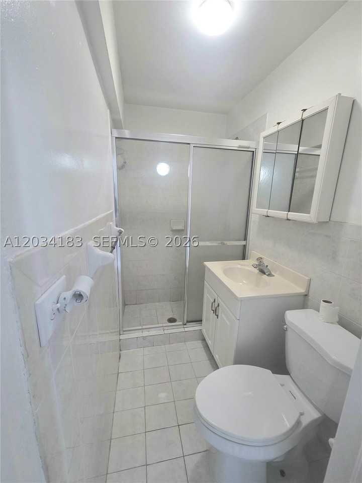 1112 Sw 11th St #2 - Photo 4 of 7