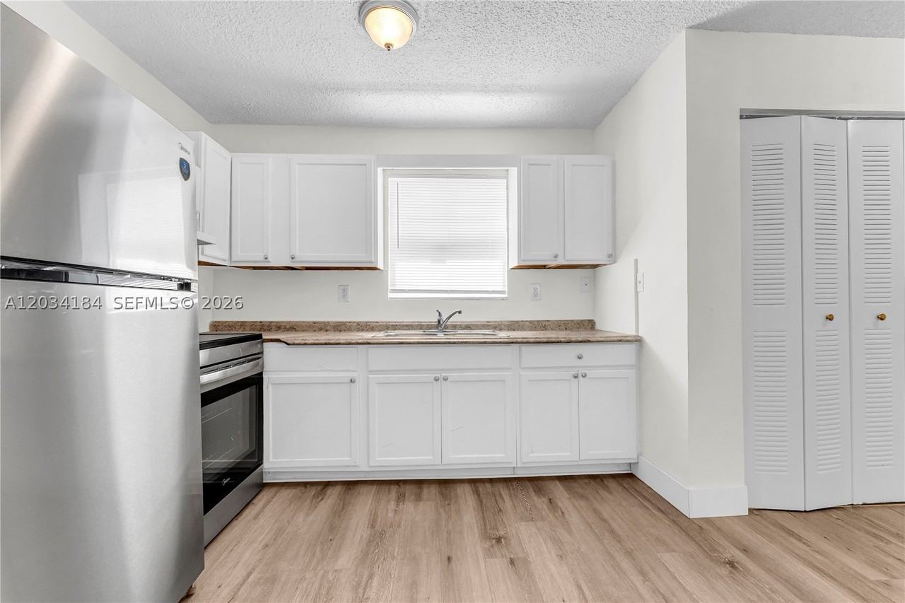 2856 Nw 14th St #2 - Photo 5 of 47