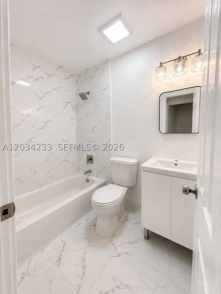 1175 Sw 16th Ave #2 - Photo 6 of 12