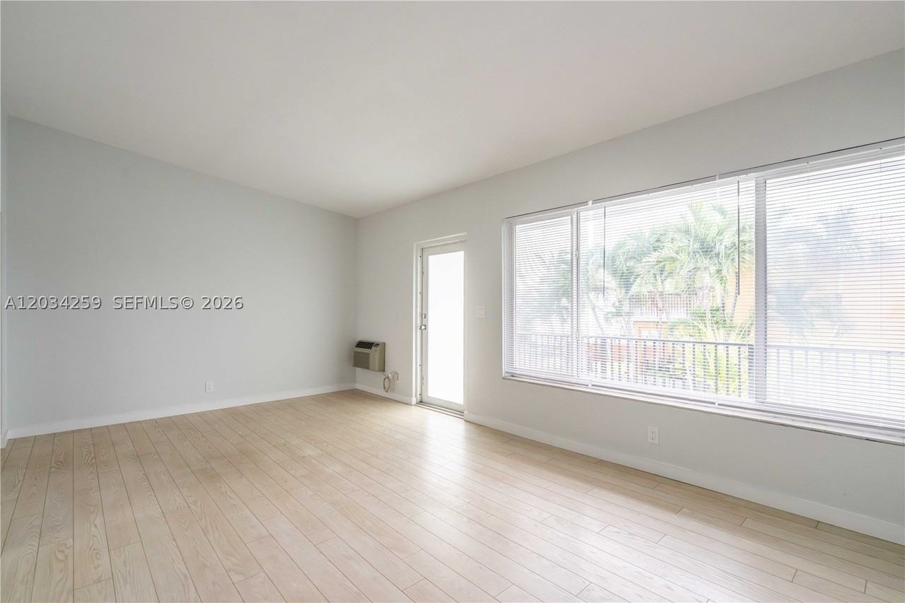 1750 S Treasure Dr #8 - Photo 4 of 20
