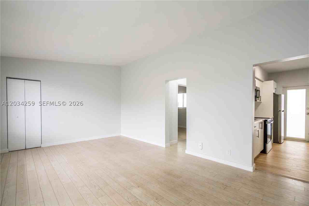 1750 S Treasure Dr #8 - Photo 6 of 20