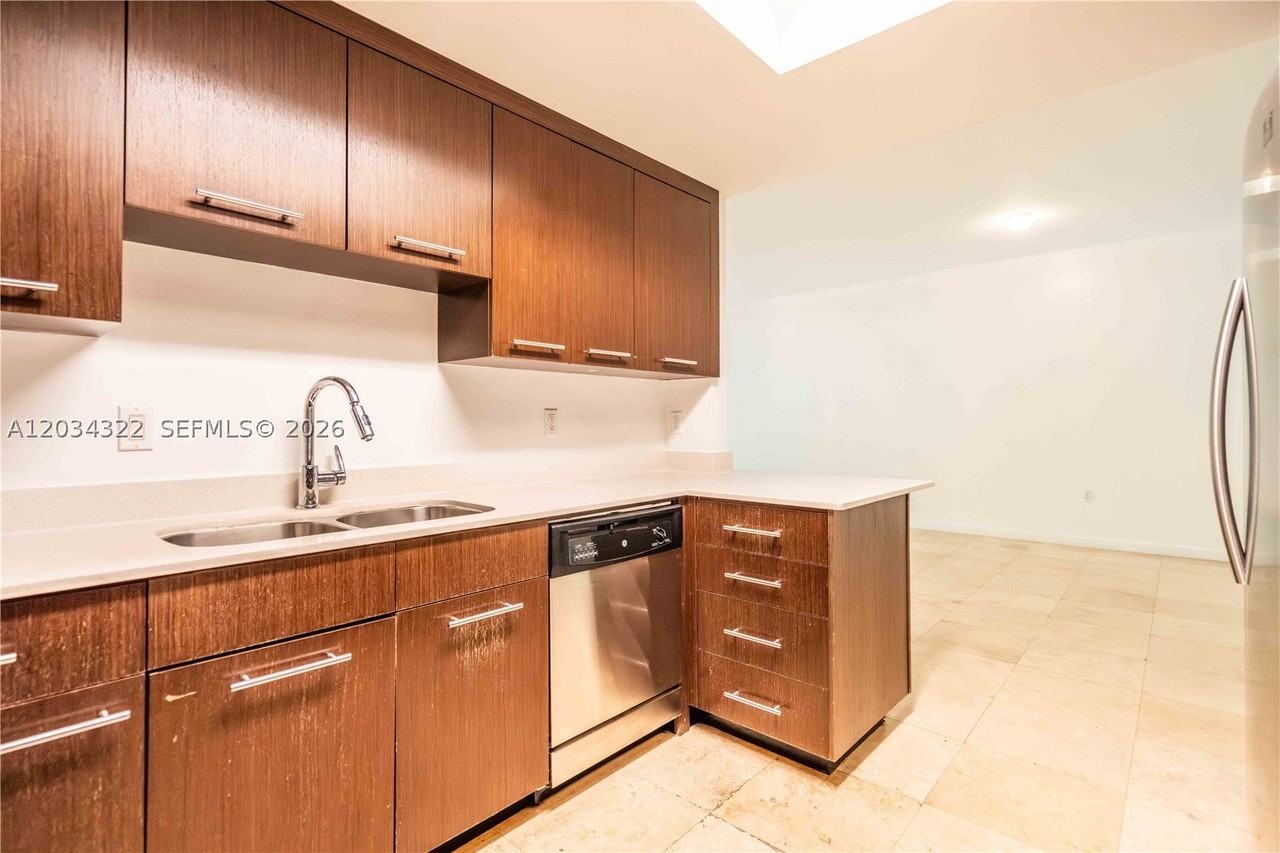 300 Majorca Ave #202 - Photo 7 of 30