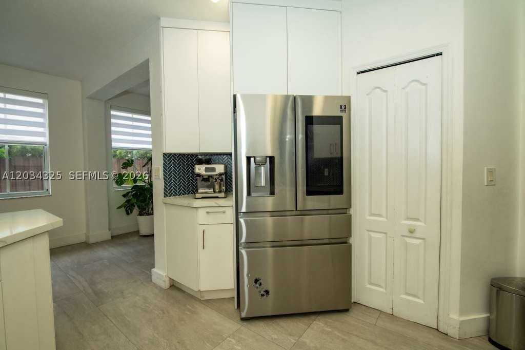 8526 Nw 110th Pl #0 - Photo 7 of 24