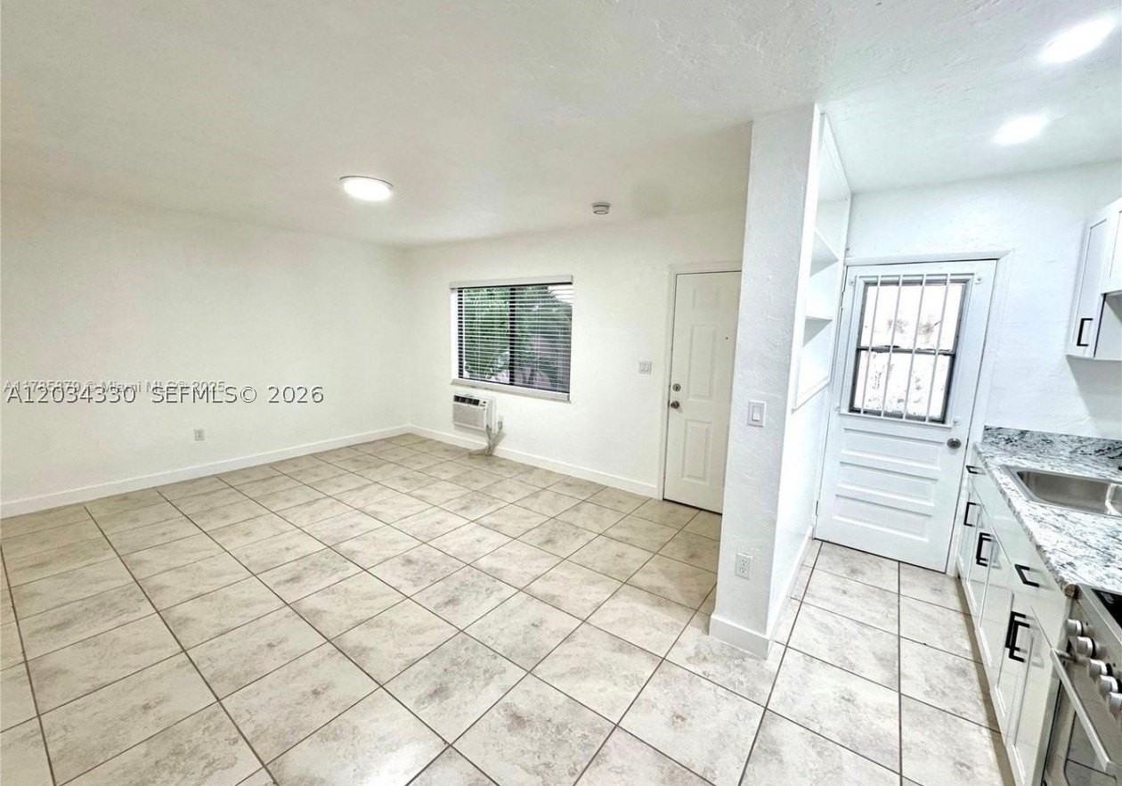 550 Sw 10th St #6 - Photo 5 of 9