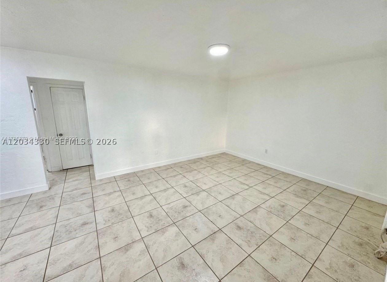 550 Sw 10th St #6 - Photo 6 of 9