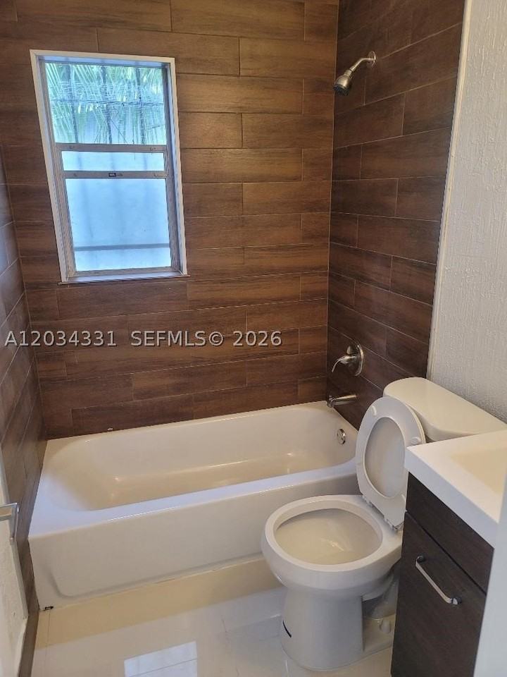 1736 Nw 53rd St #0 - Photo 5 of 15