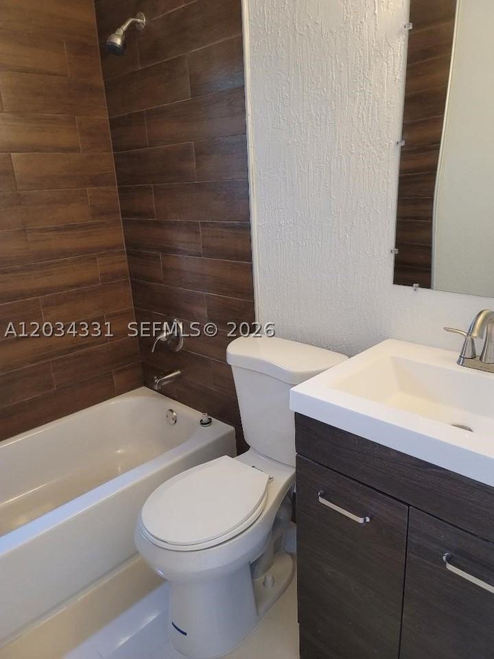 1736 Nw 53rd St #0 - Photo 6 of 15