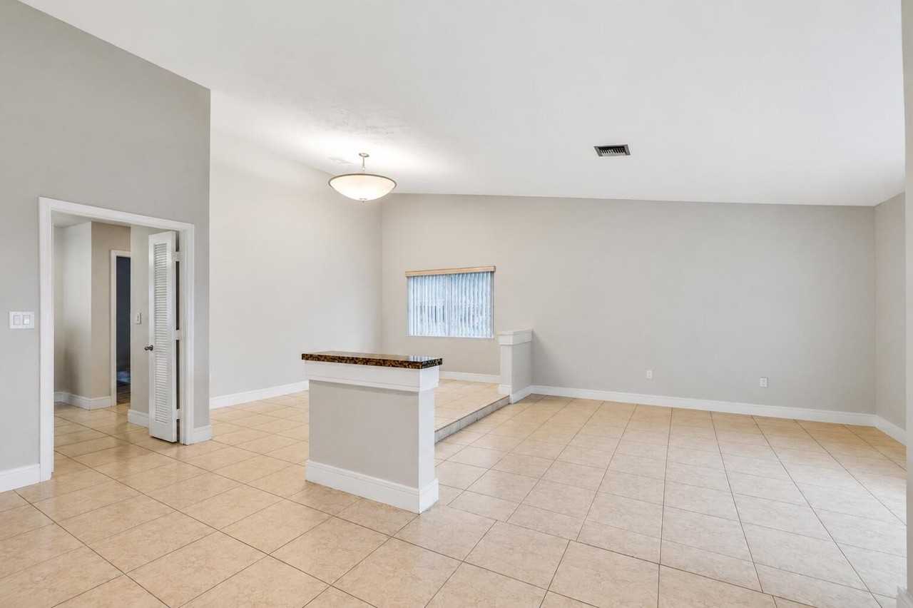 2403 Nw 118th Ter - Photo 7 of 26