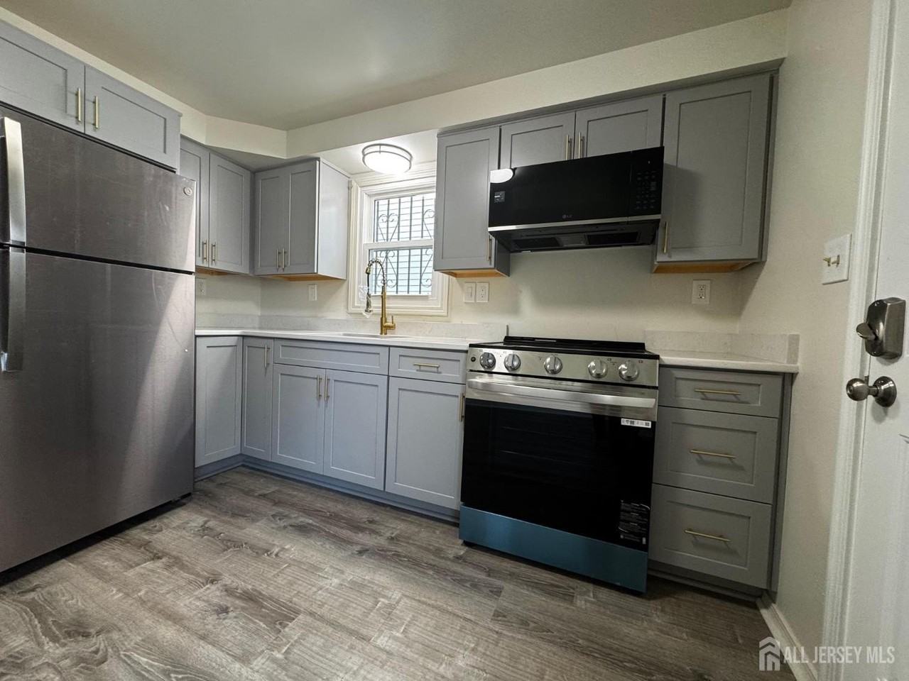 117 16th Ave #117 - Photo 2 of 19