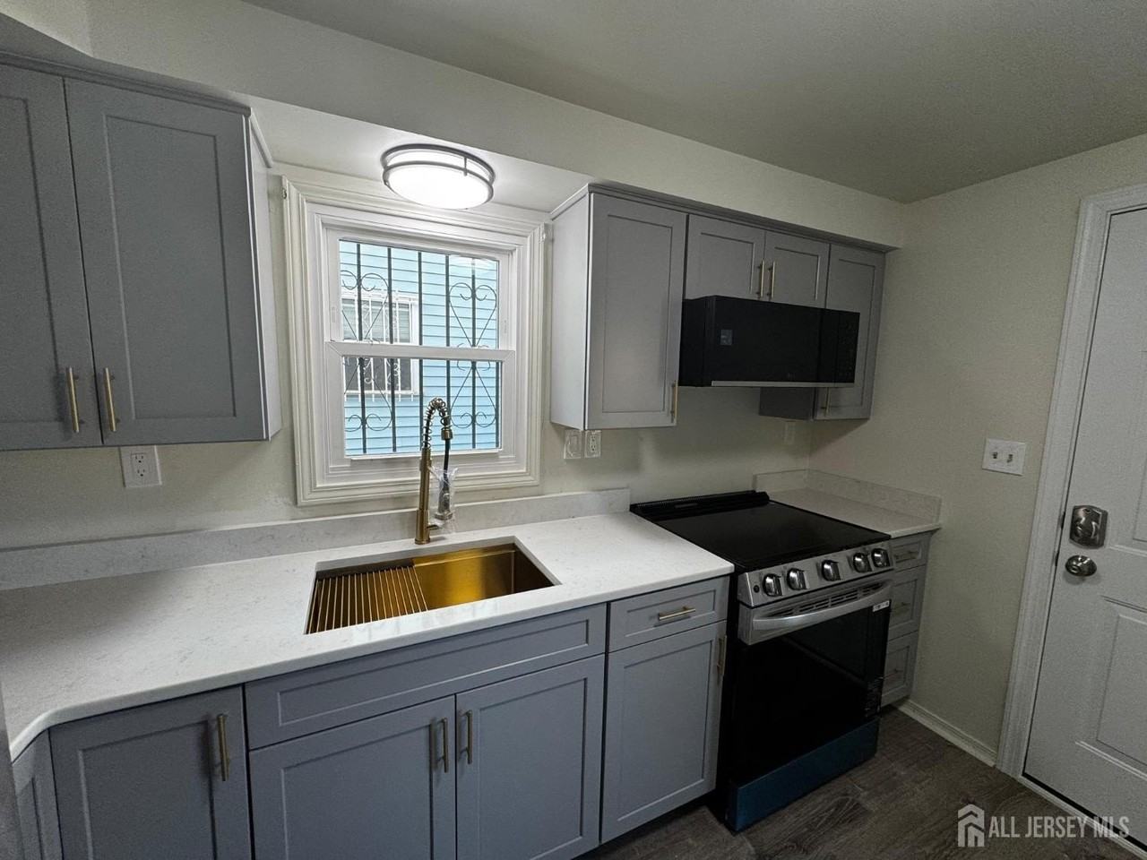 117 16th Ave #117 - Photo 4 of 19