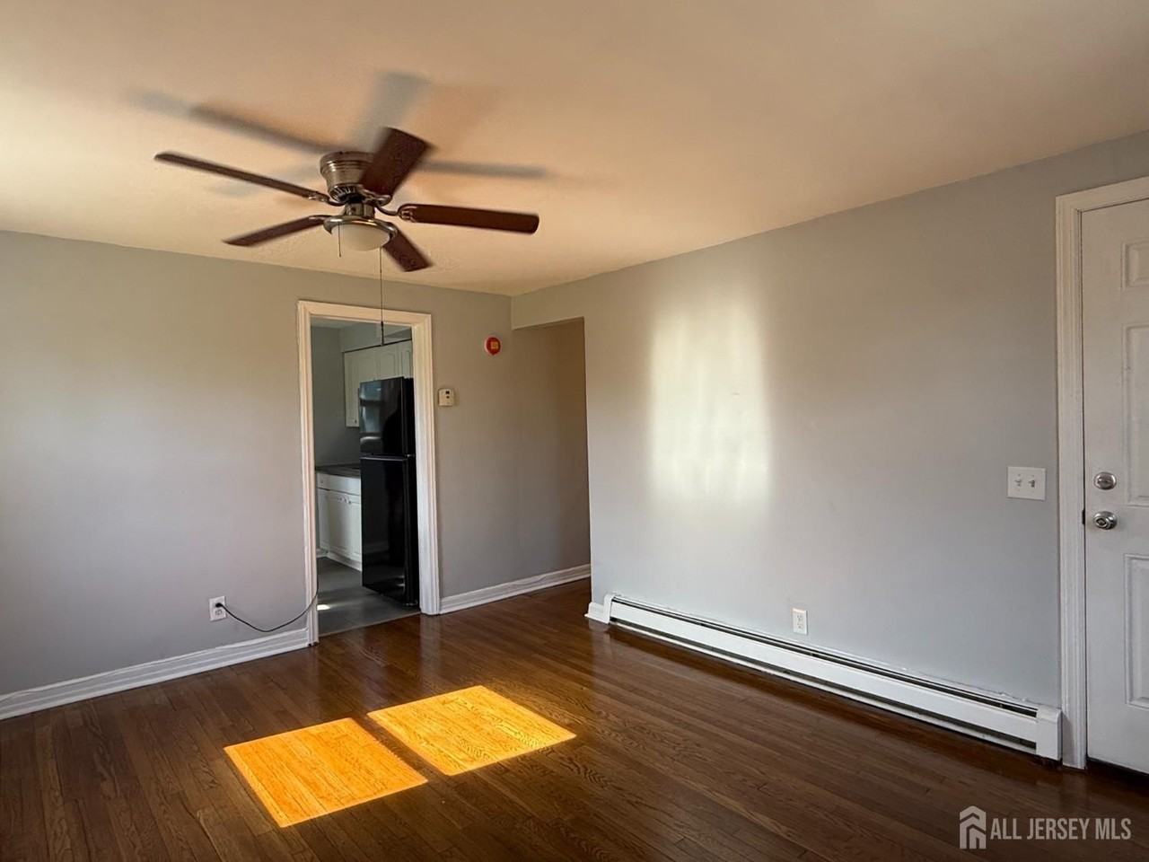 824 2nd St - Photo 3 of 14