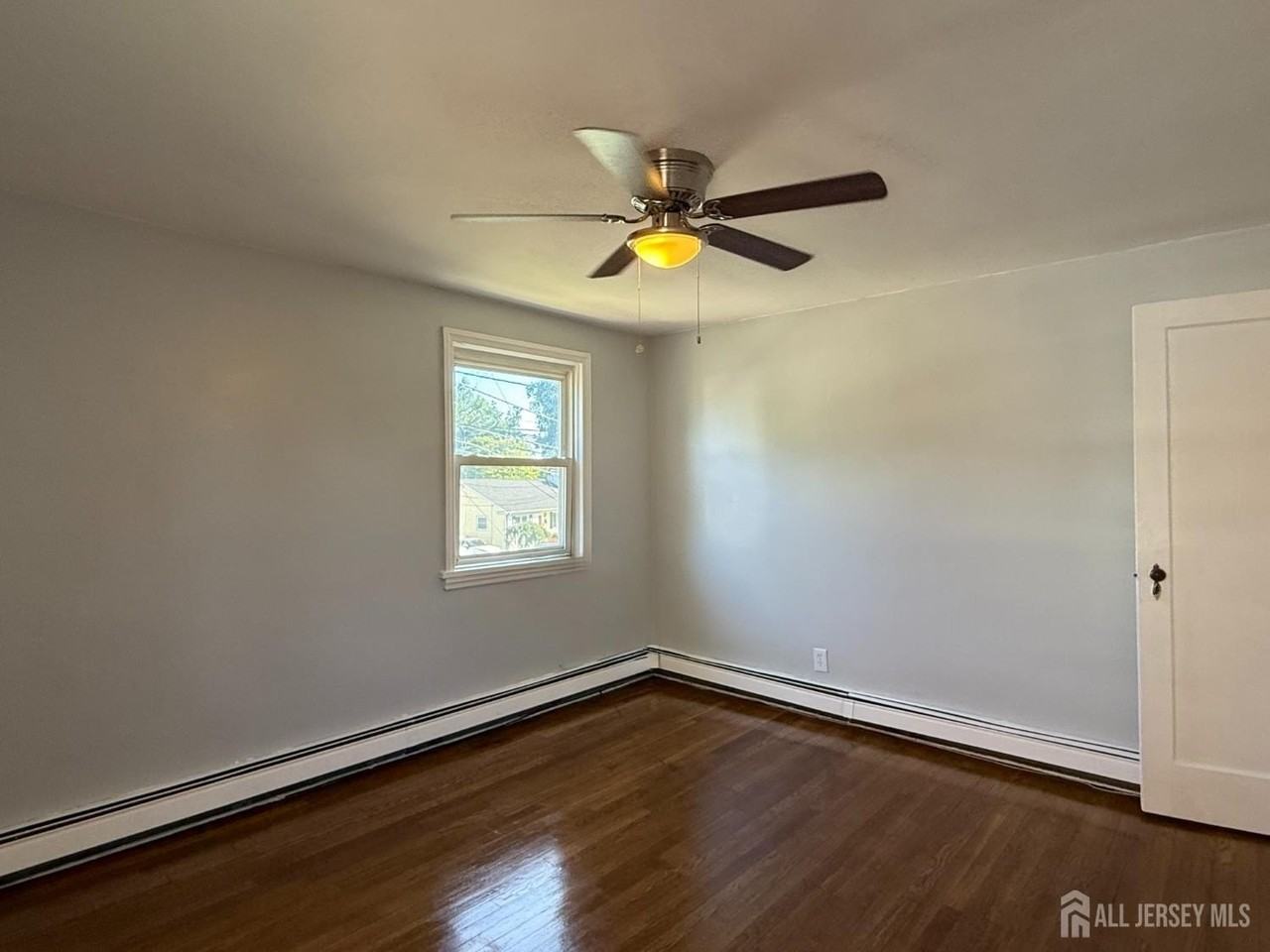 824 2nd St - Photo 6 of 14