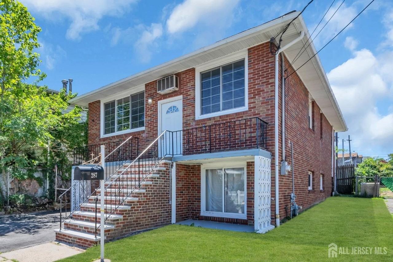 287 E Smith St - Photo 3 of 50