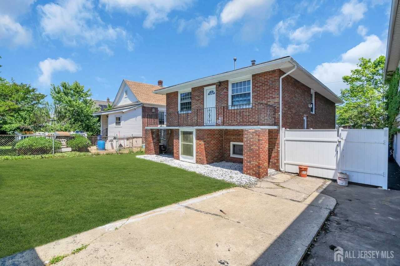 287 E Smith St - Photo 7 of 50