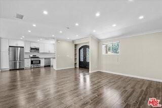 18725 Martha St - Photo 3 of 8