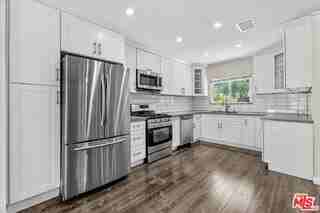 18725 Martha St - Photo 7 of 8