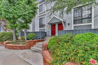 18100 Burbank Blvd #19 - Photo 2 of 8