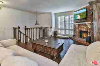 18100 Burbank Blvd #19 - Photo 3 of 8