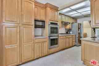 18100 Burbank Blvd #19 - Photo 7 of 8